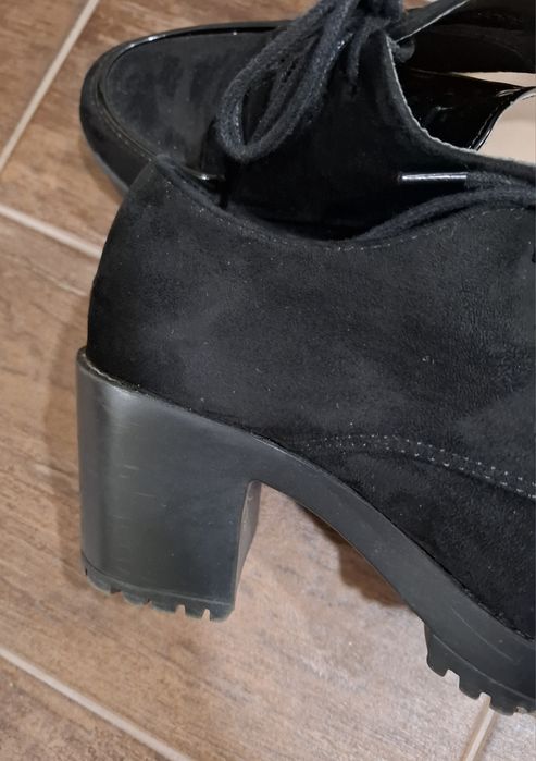 Sapatos pretos em camurça 36