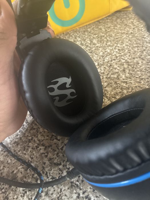 Fone gamer skiller em perfeitas condiçoes , com marcas de uso