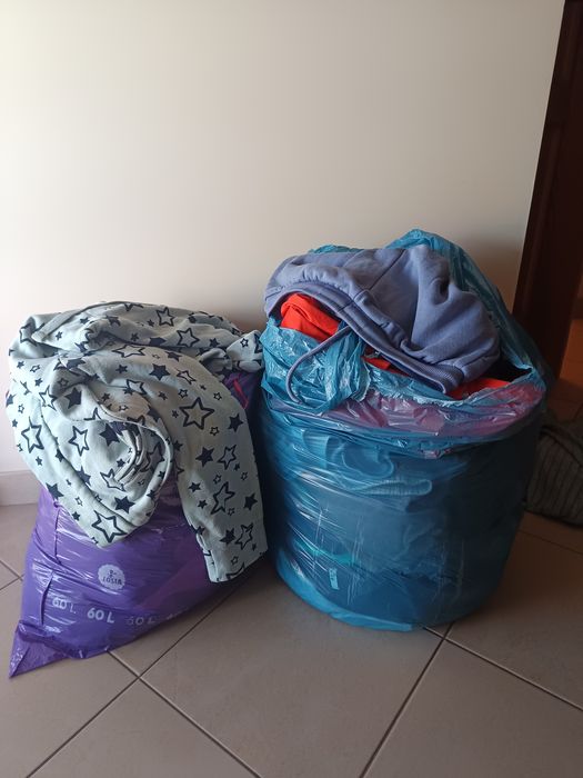 Paka ubrań używanych niesegregowanych 10 kg