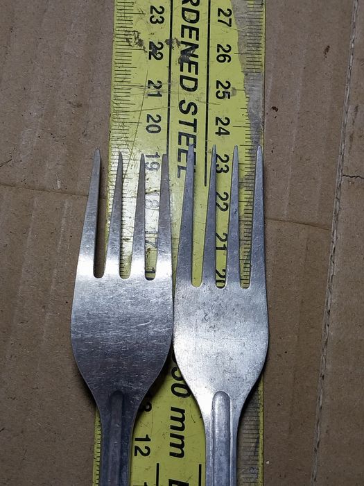 Виделка алюмінієва нова