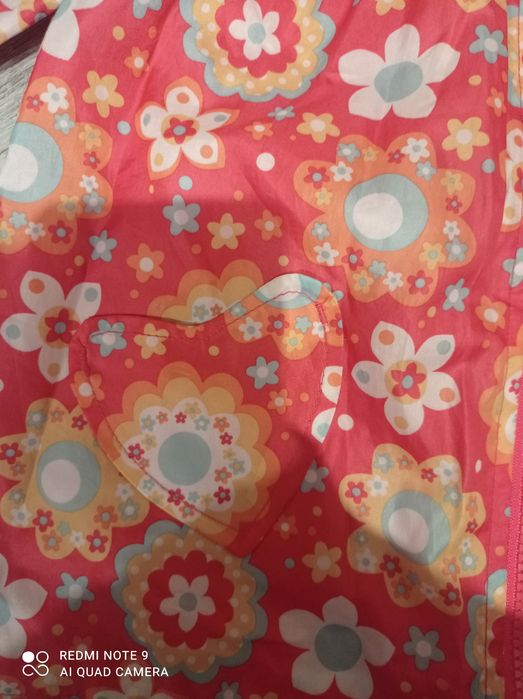 Вітровка на дівчинку