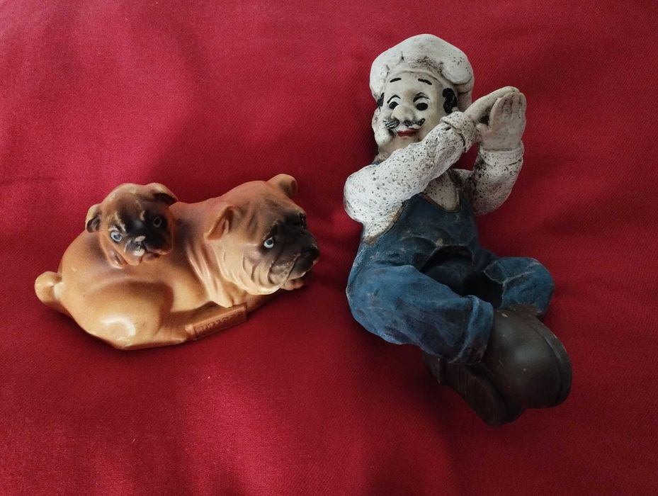 Boneco padeiro/pasteleiro e cães bonecos em bom estado