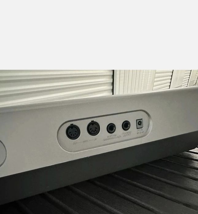 Teclado Casio CTK-671 com tripé