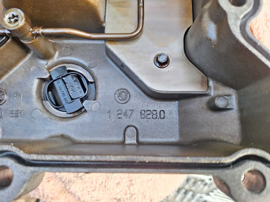 Pokrywa zaworów BMW e36 i z3 silnik M44B19 318is kompletna separator