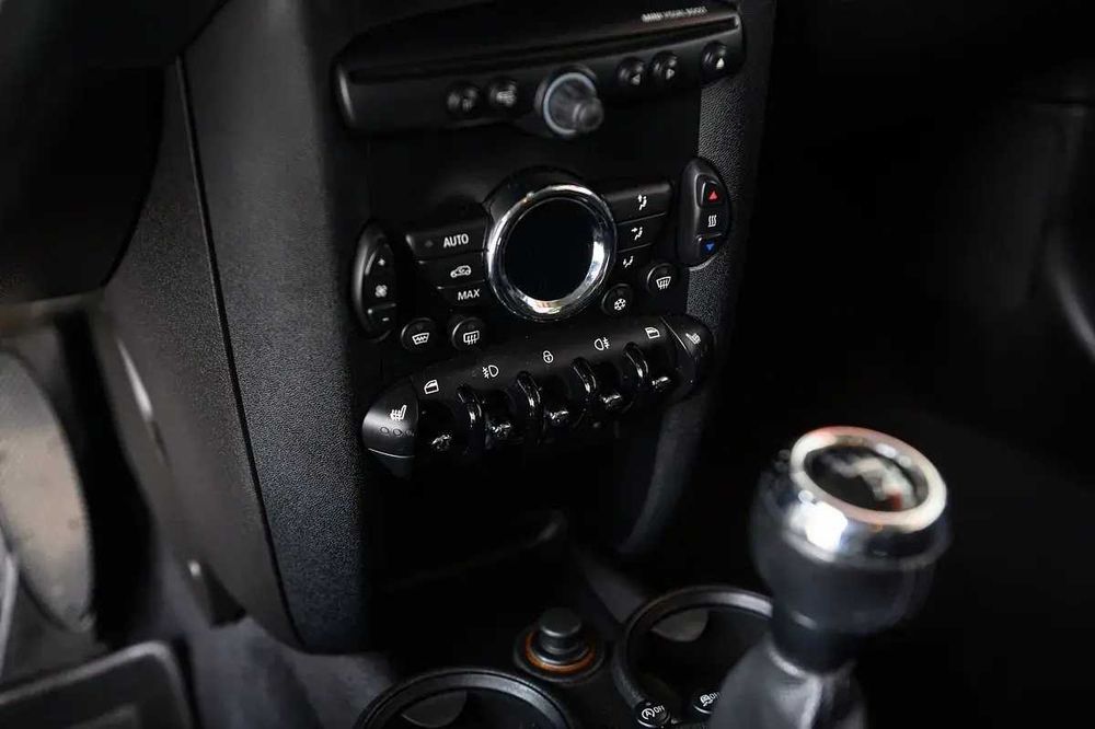 Mini Cooper D (motor BMW) – Excelente estado