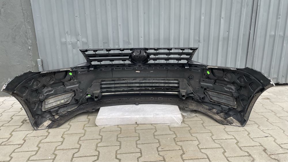 Бампер передній Caddy розборка Каді Туран