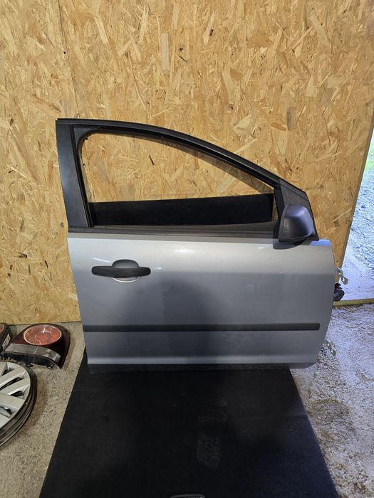 Drzwi przód prawy prawe kompletne D1 ford focus mk2 HB