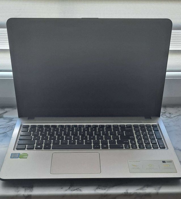 Laptop Asus vivobook