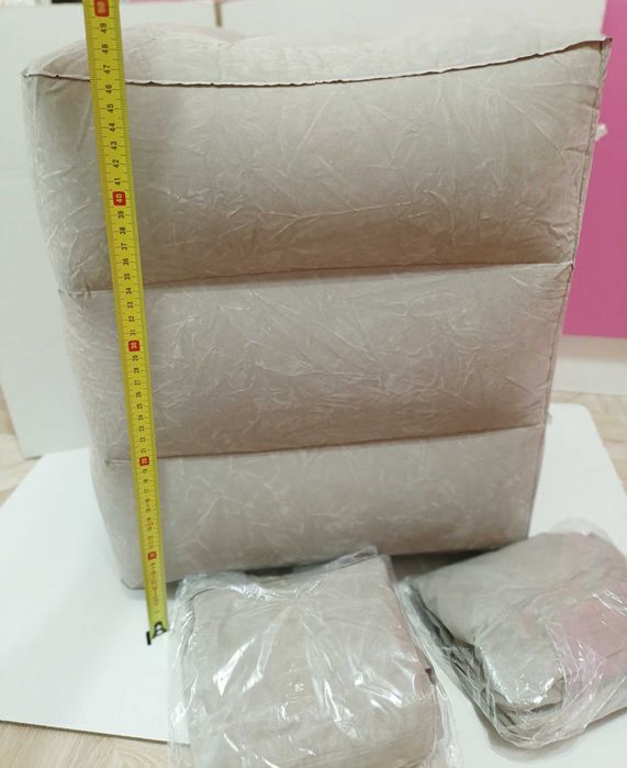 Надувна подушка для ніг для подорожей