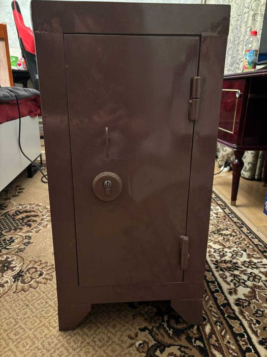 Сейф металлический