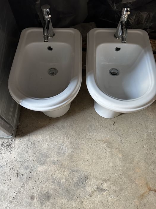 2 Bidés SANINDUSA com torneira