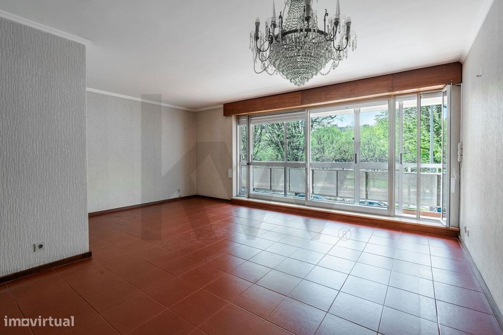 Apartamento T4 duplex com garagem no centro de Ovar, junto ao Largo Ga