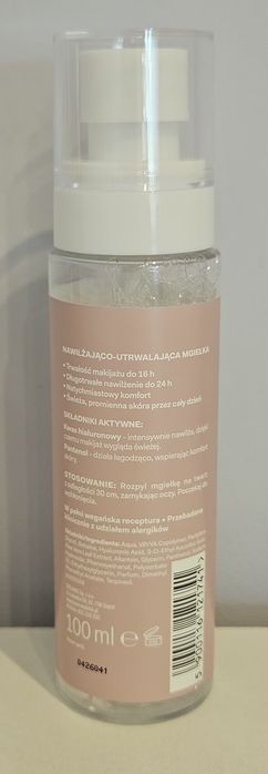 Mgiełka utrwalająca makijaż firmy AA Wings.
