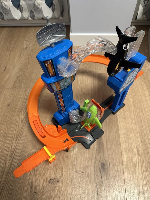 Трек Hot wheels Аеропорт