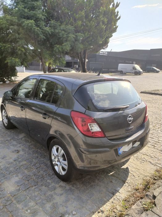 Opel Corsa 1.2 Caixa Automática (2011) — fotografia 3