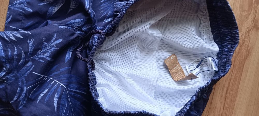 Krótkie spodenki męskie - z siateczką - nowe - M
