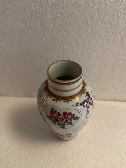 Jarra bojuda em porcelana chinesa da Comp. das Indias com brazão