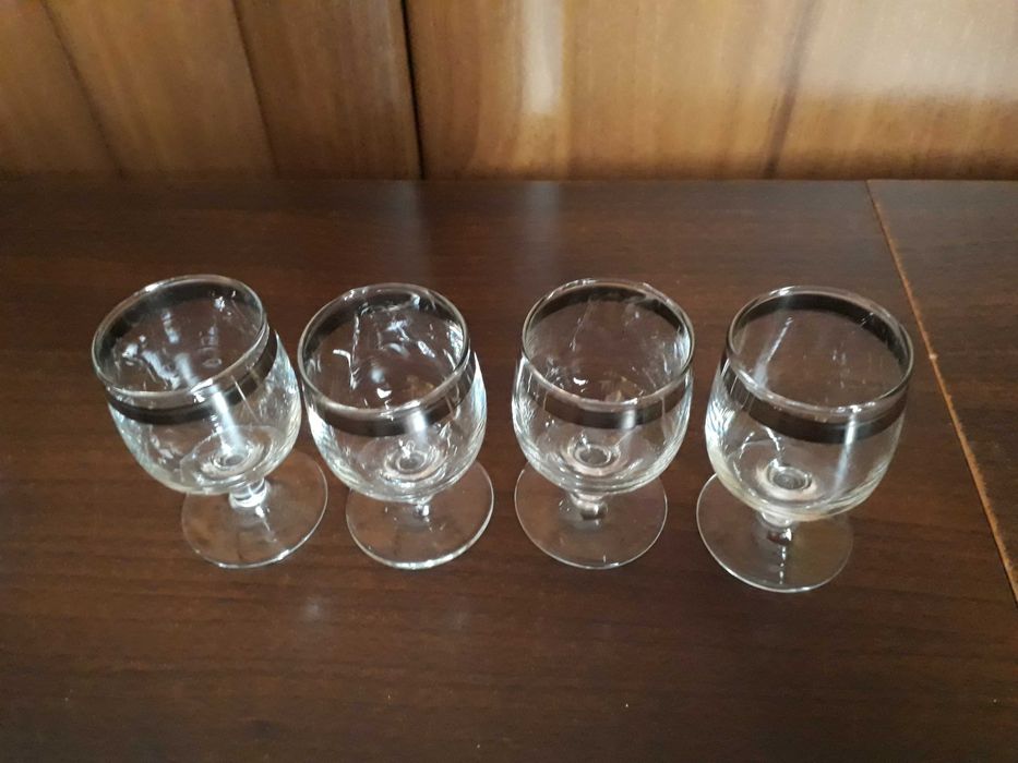 Szklane kieliszki na nóżce 4 szt. o pojemności ok. 35 ml