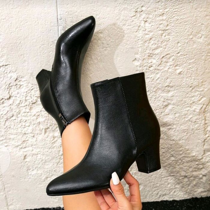 Botki czarne do kostki. Eleganckie. Nowe. Polecam.