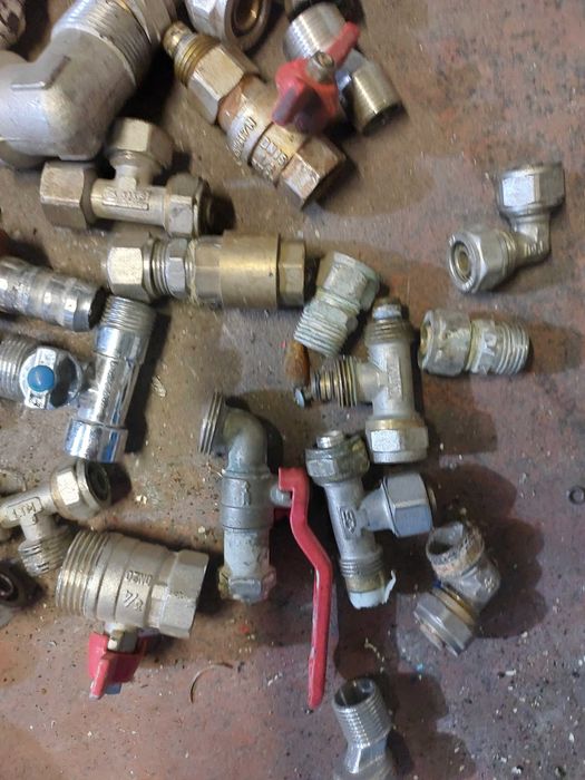 продам фитинг водопроводный