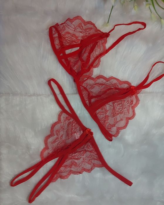 Трусики з бусинками; з відкритим доступом.