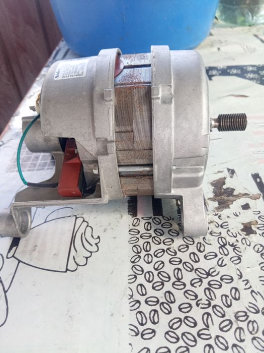 Двигун стиральної машини  zanussi,та модуль(плата) керування