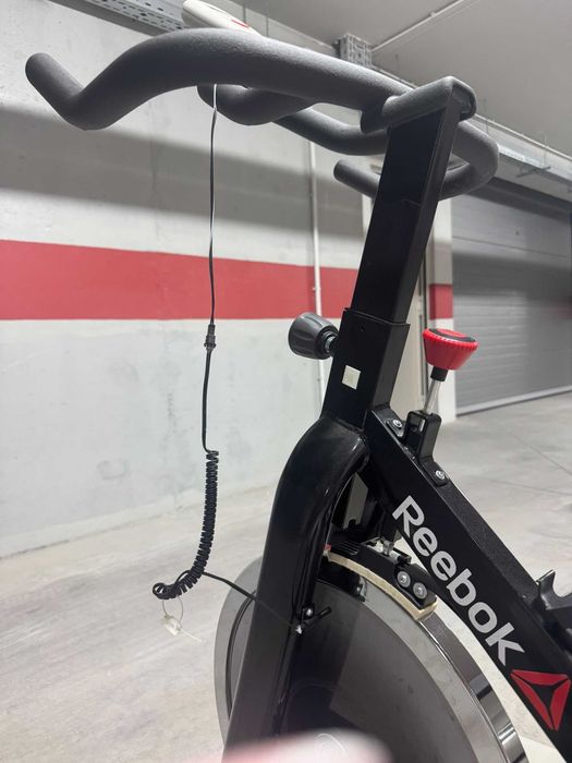 Bicicleta Spinning Reebok AR Sprint Bike – Volante 14 kg – Excelente estado