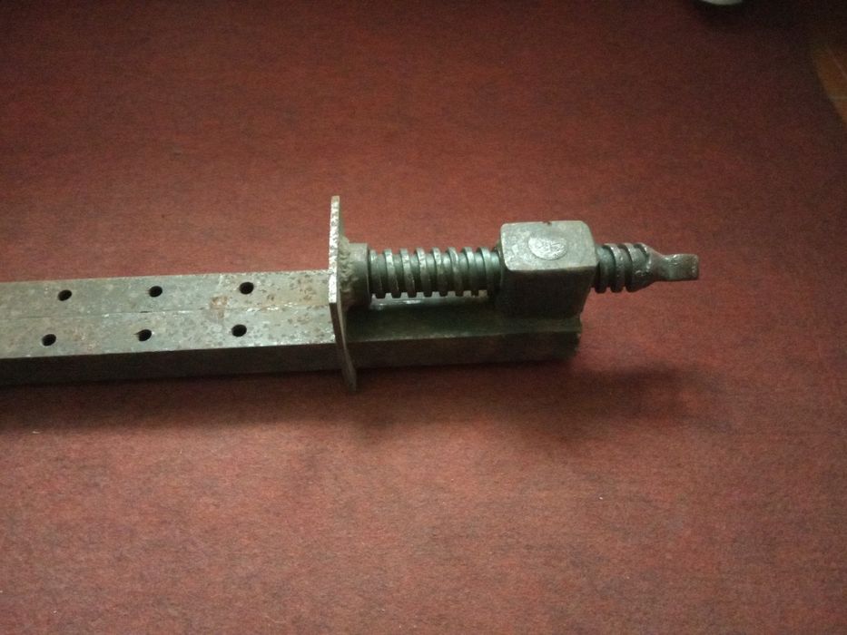 Затискач металу (лещата)