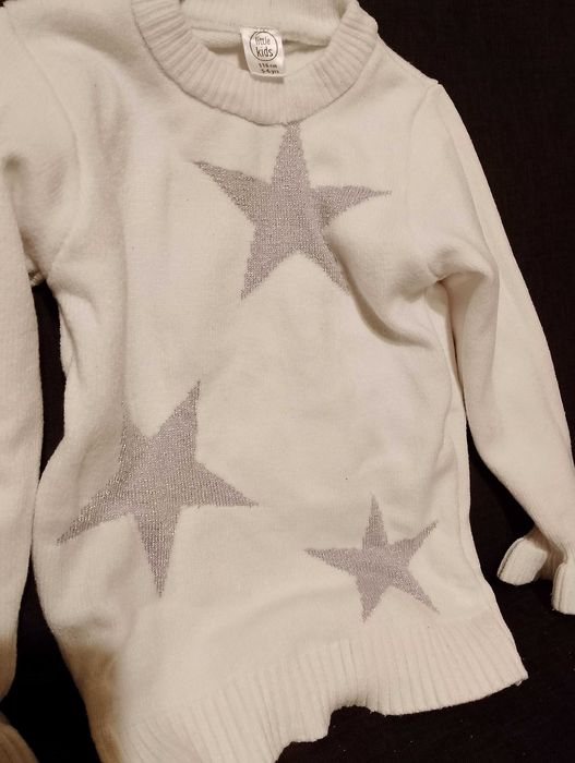 Sweterek dziewczęcy.