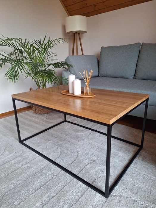Dębowy stolik kawowy, industrialny w stylu loft, na metalowym stelażu