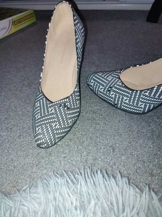 buty na obcasie rozm. 39