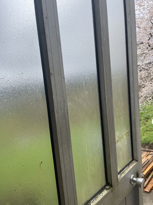 Porta de aluminio com vidro