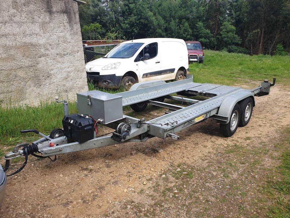 Reboque Porta Carros PB Livrete 2000kg / Capacidade 2700kg