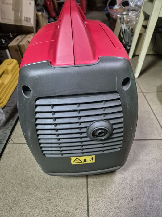 Продам инверторний генератор Honda eu20i