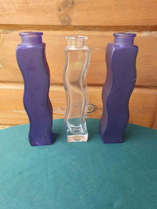 Szklany wazonik fala