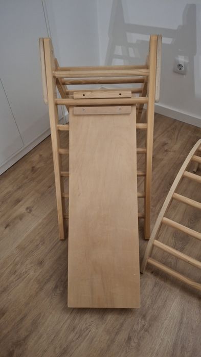 Triangulo e arco pikler montessori