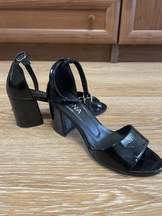 Шкіряні босоніжки