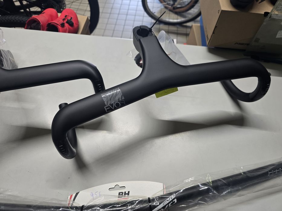 Guiadores de estrada e btt carbono