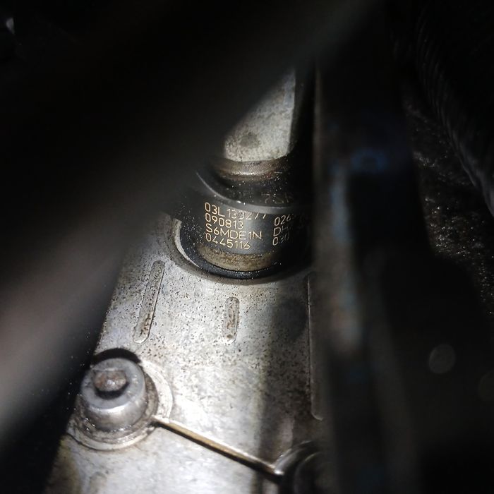 Zestaw wtrysków z pompa Audi VW 2.0tdi Caga