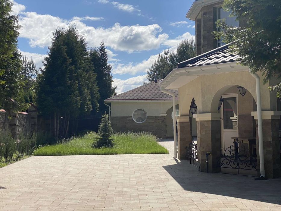 Продаж елітного будинку під Києвом  в закритому Котеджному містечку