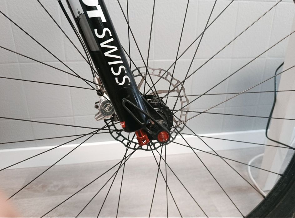 Bicicleta btt carbono 8.6kg M roda 29 com extras