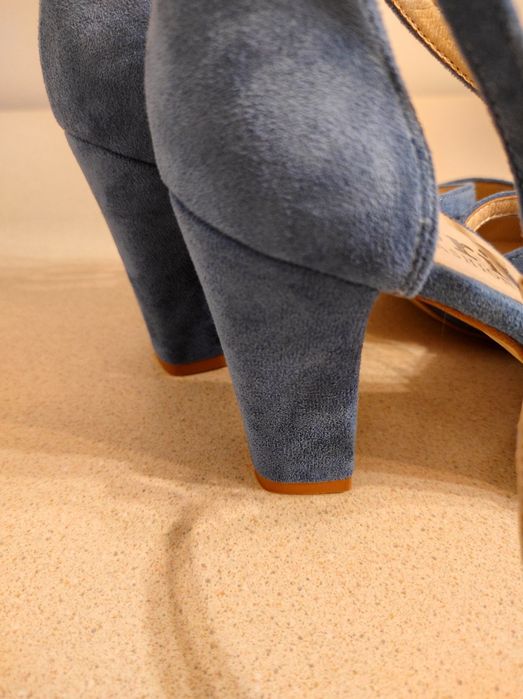 Brilu czółenka zamszowe na słupku r.39