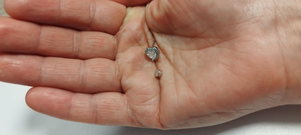 Kolczyk do nosa , ucha PIERCING 1 sztuka serduszko z wkretką