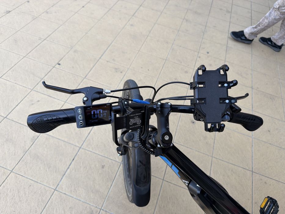 Quero vender esta bicicleta elétrica, que está em boas condições; uma carga permite rodar 50 km. Foi usada por apenas 3 meses e é ótima para trabalhar