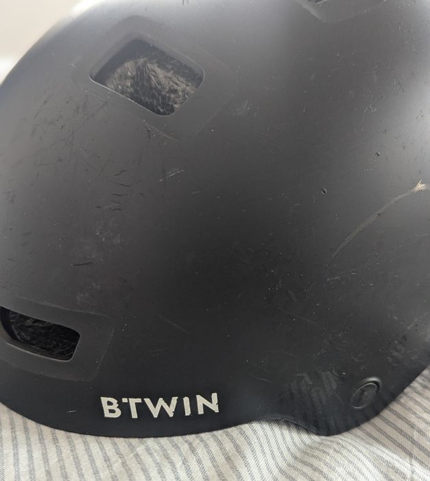Capacete e luvas