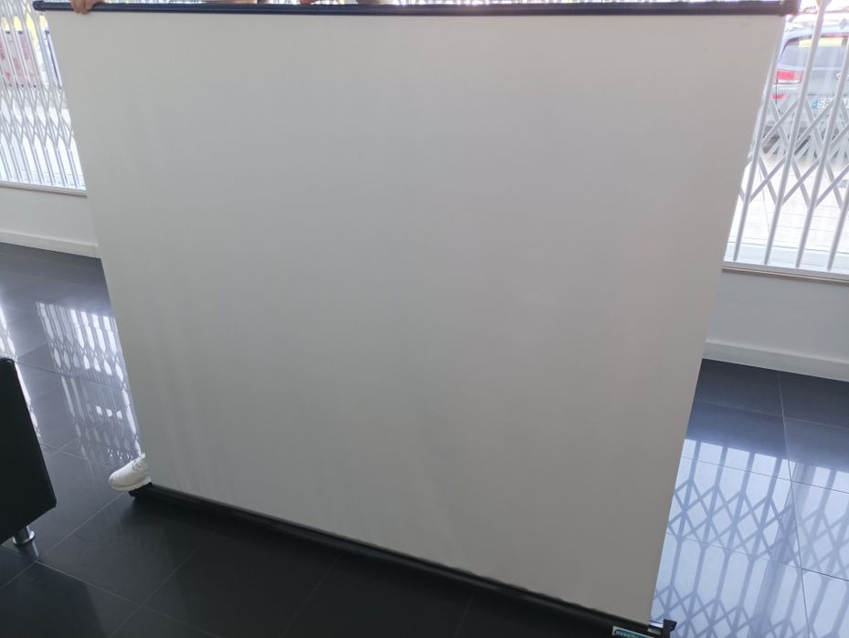 Painel de projeção enrolável 155x155cm