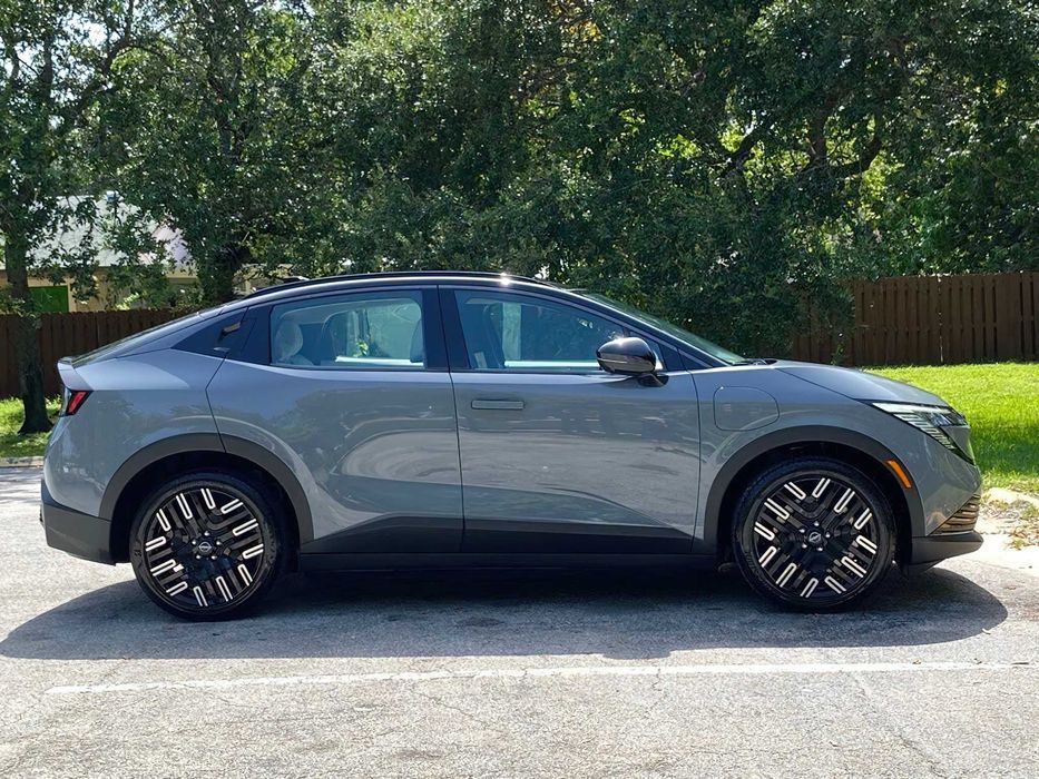 Nissan LEAF SL      2025