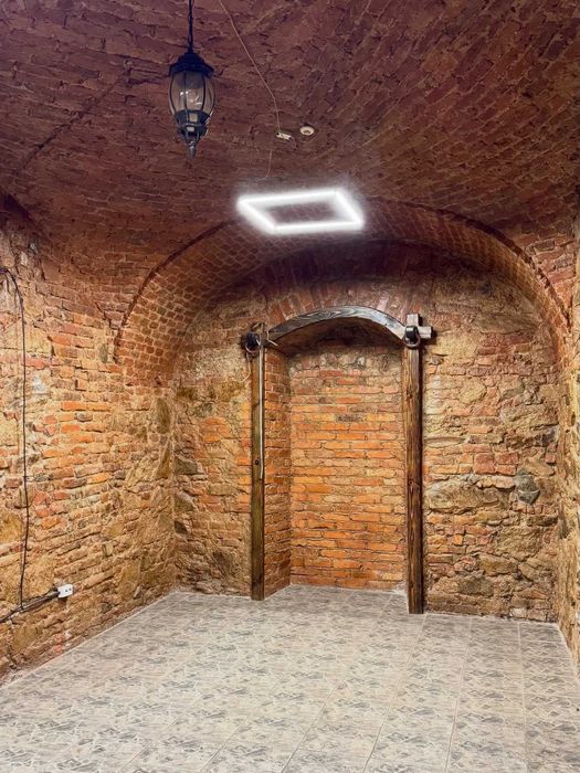 Оренда комерційного приміщення в центрі міста