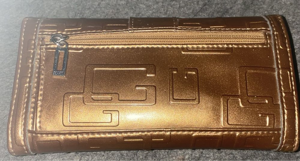 Carteira Guess  / cor - castanho / dourado metalizado