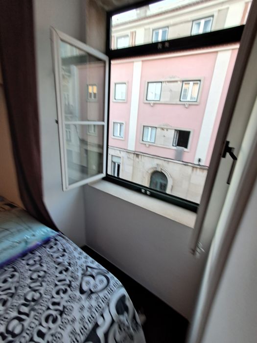 Quartos para ESTUDANTE + terraços na GRAÇA, Centro LISBOA. Pede CAUÇÃO.